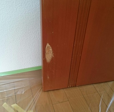 扉交換不要です！ガリガリ掘られてえぐれたドアも修理いたします。
