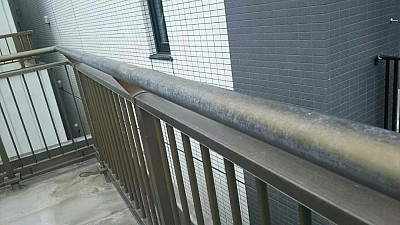 ハウスクリーニング屋さんが、落とせなかったアルミに発生した白錆や落ちない汚れもおまかせください。